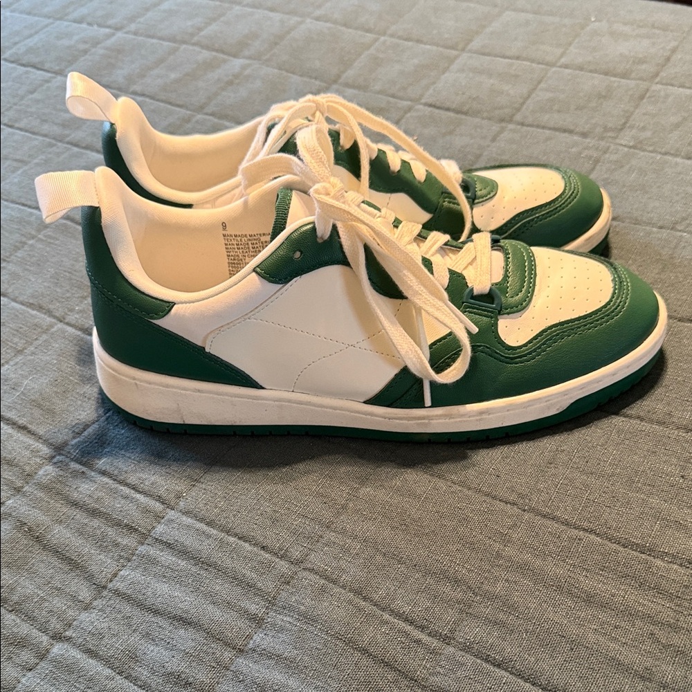 Wild Fable Green and White Sneakers size 9